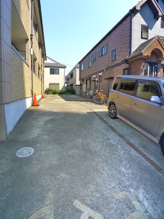 物件外観写真5　(駐車場)