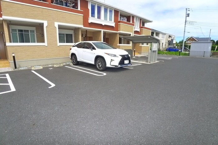 物件外観写真2　(駐車場)