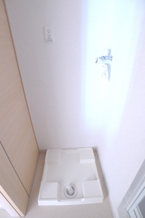 物件内観写真12　(洗濯機置場)