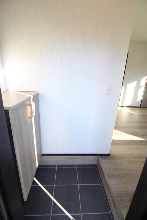 物件内観写真12　(玄関)