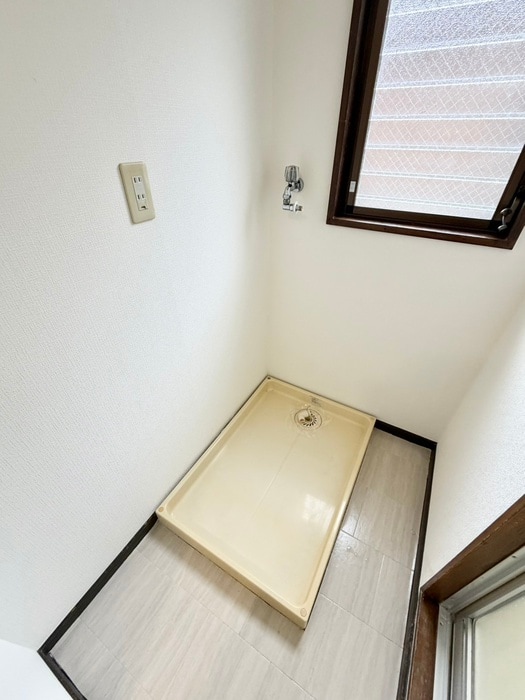 物件内観写真13　(洗濯機置場)