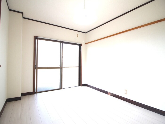 物件内観写真8　(居室)