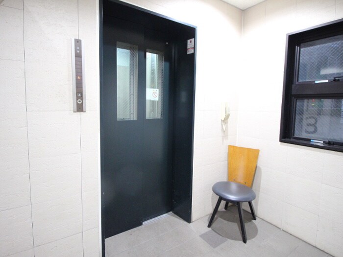 物件外観写真6　(エントランス部分)