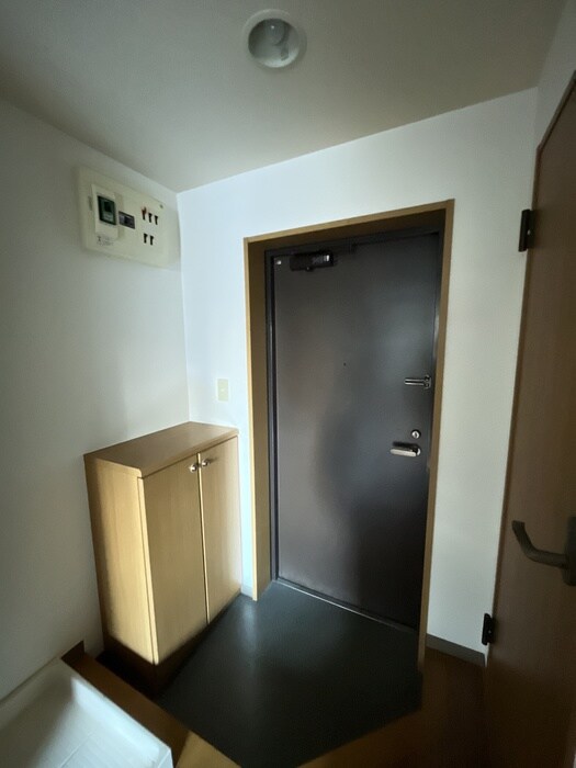 物件内観写真16　(玄関)