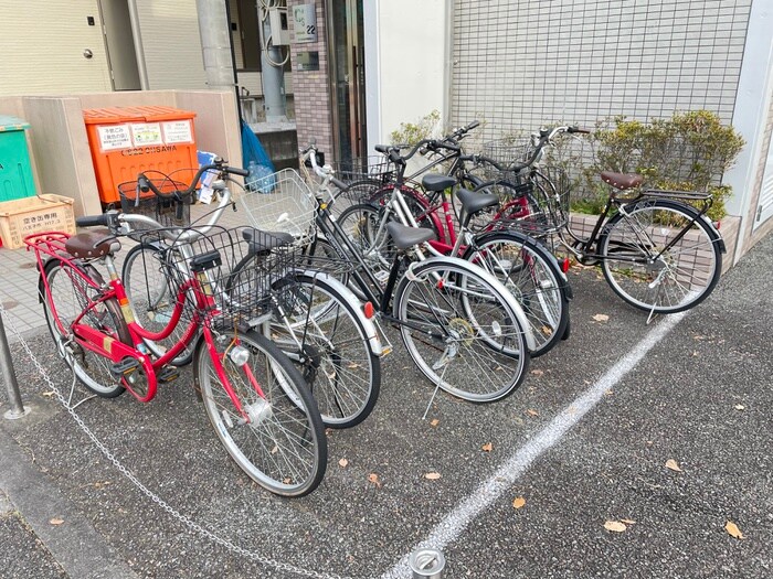 物件外観写真5　(駐輪場)