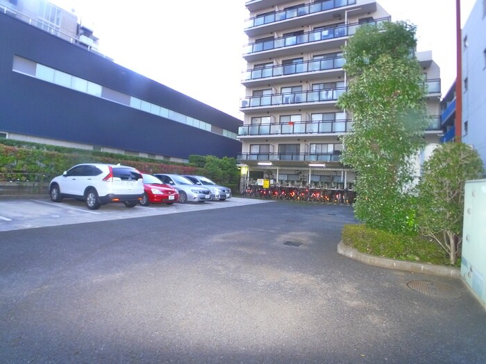 物件外観写真5　(駐車場)