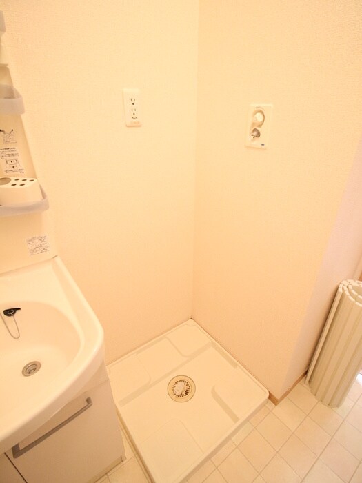 物件内観写真14　(洗濯機置場)