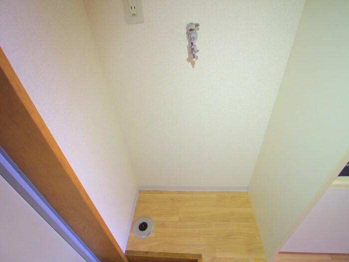 物件内観写真16　(洗濯機置場)