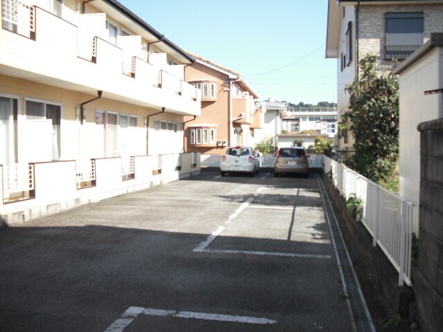 物件外観写真3　(駐車場)