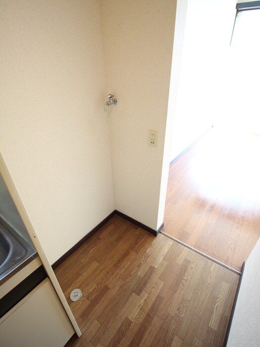 物件内観写真8　(洗濯機置場)