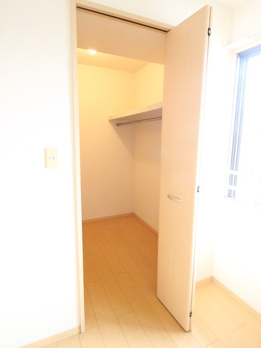 物件内観写真12　(収納)