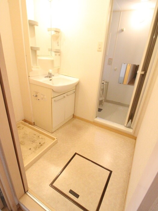 物件内観写真13　(洗濯機置場)