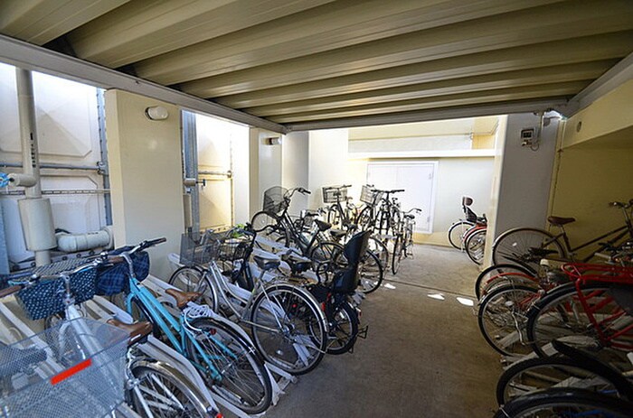 物件外観写真4　(駐輪場)