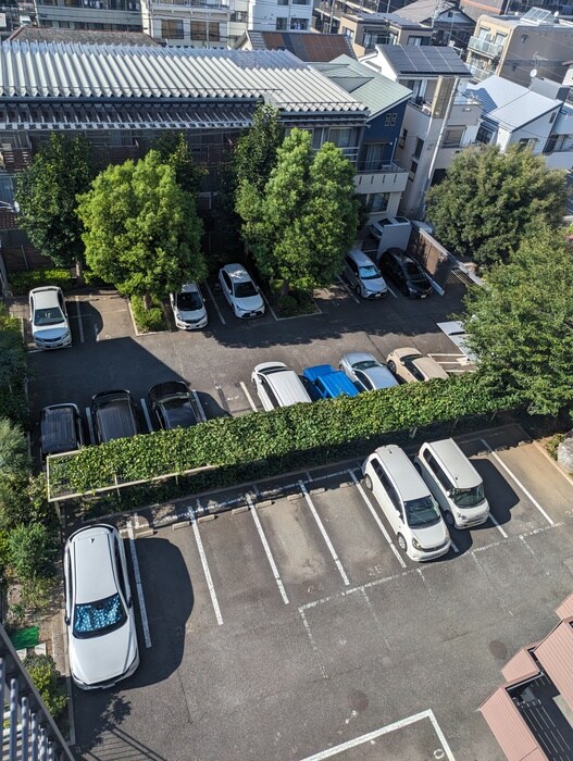 物件外観写真5　(駐車場)