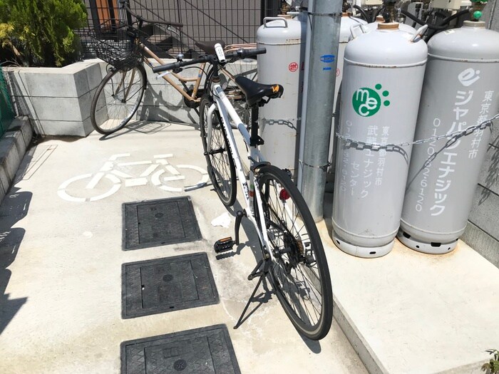 物件外観写真5　(駐輪場)