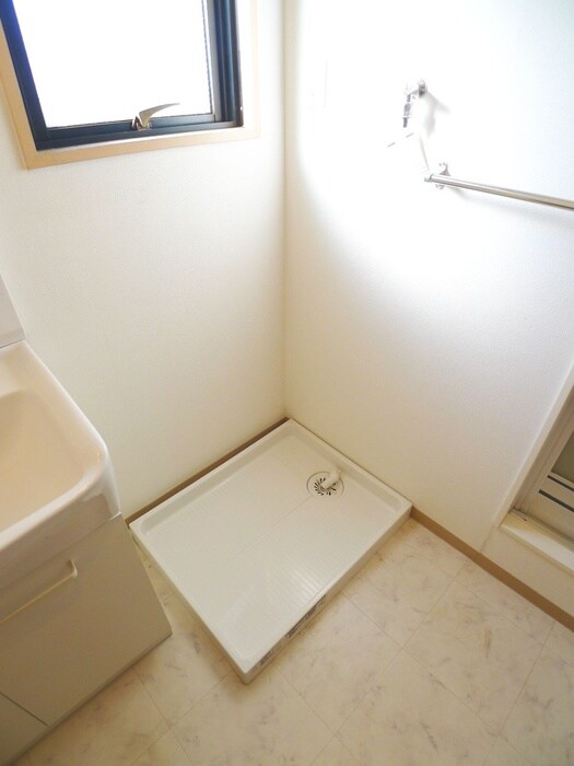 物件内観写真13　(洗濯機置場)