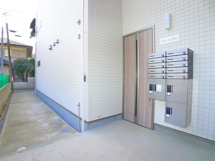 物件外観写真3　(エントランス部分)