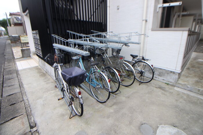 物件外観写真4　(駐輪場)