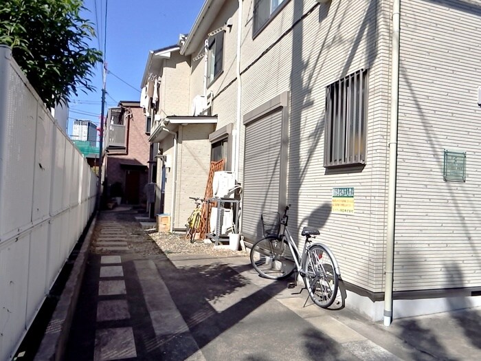 物件外観写真3　(エントランス部分)