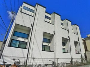デパーチェ新曽外観写真