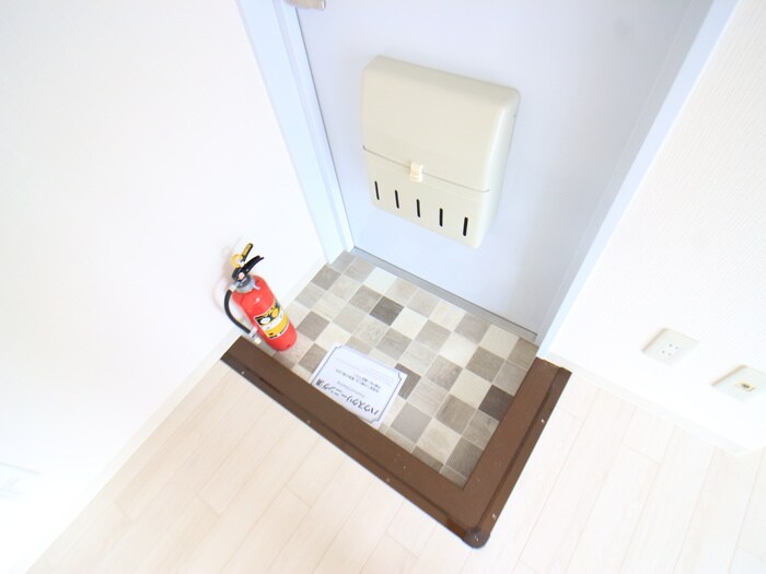 物件内観写真16　(玄関)