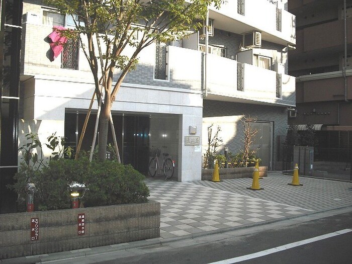 物件外観写真3　(エントランス部分)