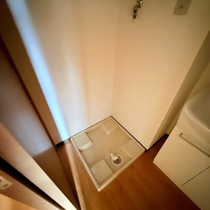 物件内観写真5　(洗濯機置場)