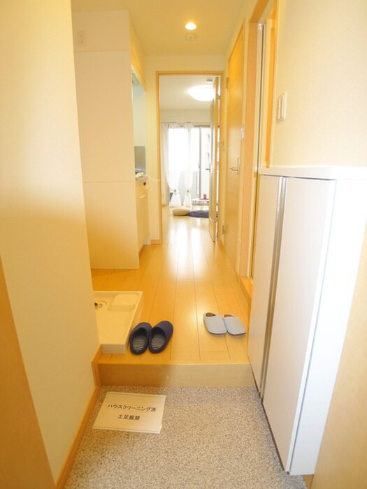 物件内観写真9　(玄関)