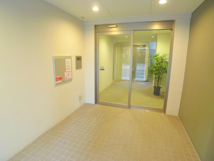 物件外観写真4　(エントランス部分)