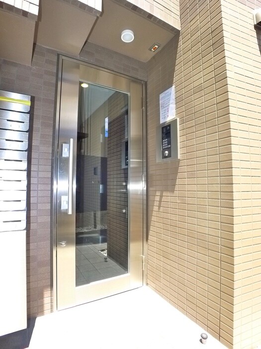 物件外観写真2　(エントランス部分)