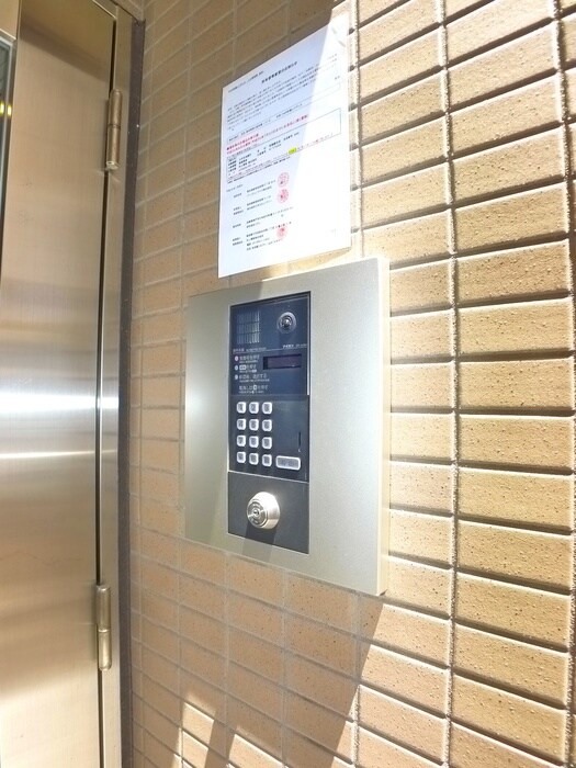 物件外観写真5　(エントランス部分)