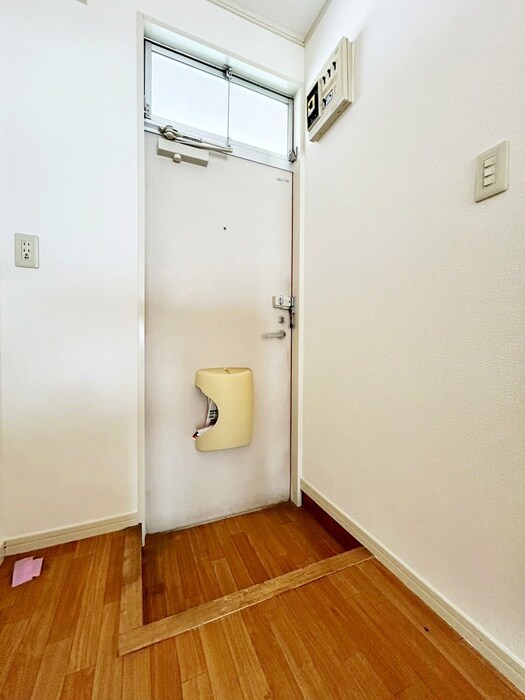 物件内観写真13　(玄関)