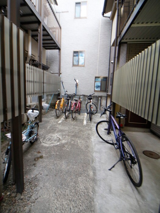 物件外観写真3　(駐輪場)