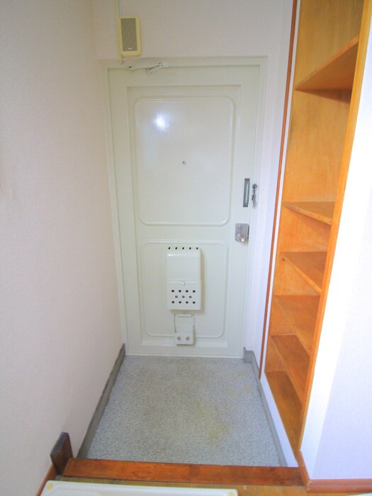 物件内観写真12　(玄関)