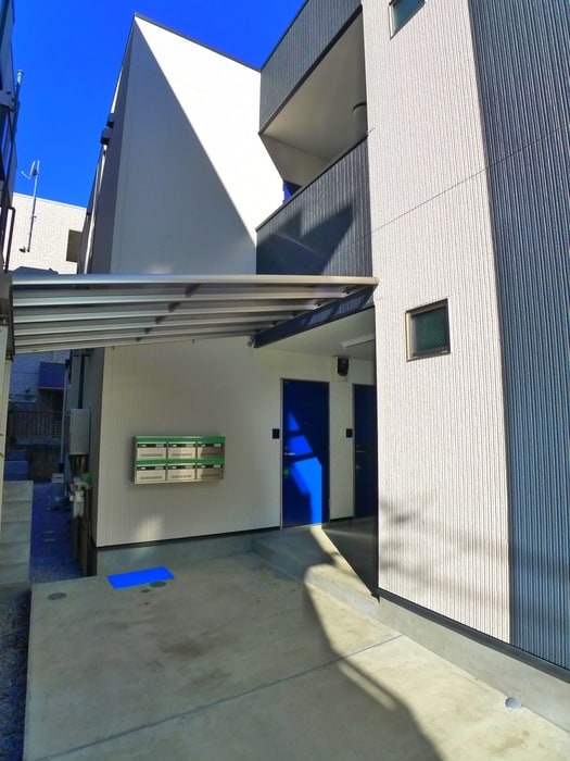 物件外観写真2　(エントランス部分)