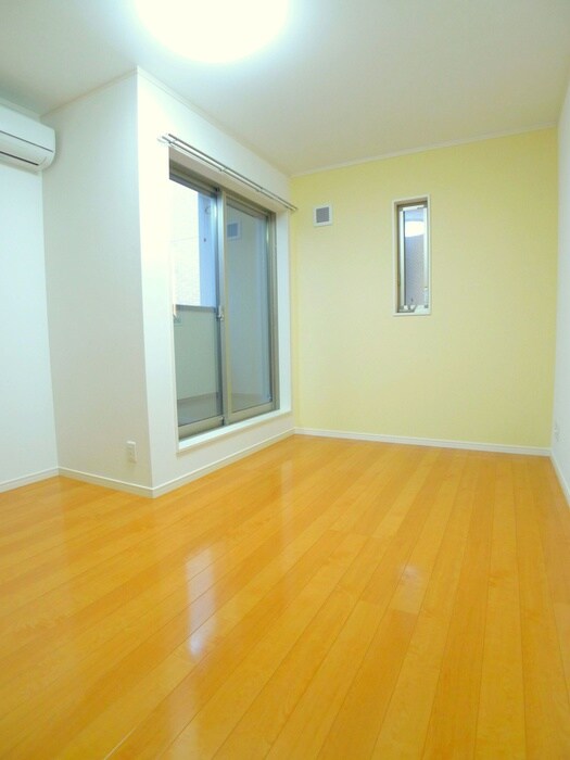 物件内観写真5　(室内からの展望)