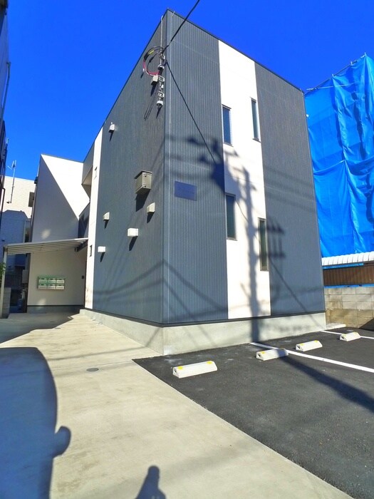 物件外観写真3　(駐車場)