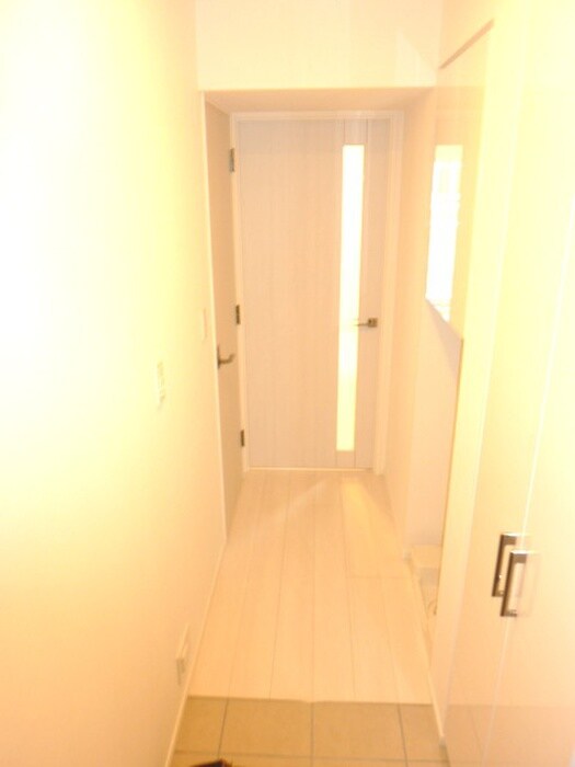 物件内観写真16　(玄関)