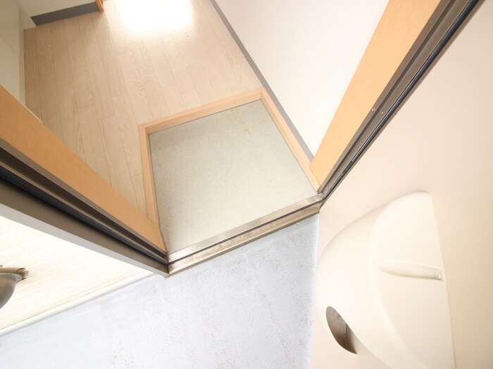 物件内観写真5　(玄関)