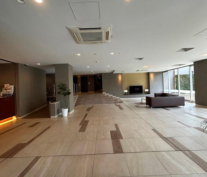 物件外観写真4　(エントランス部分)