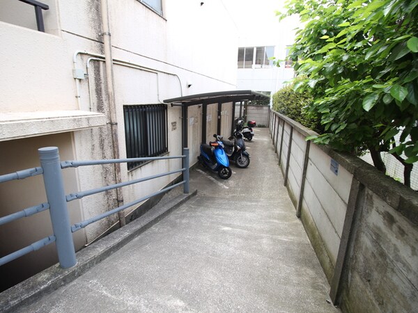 バイク置き場
