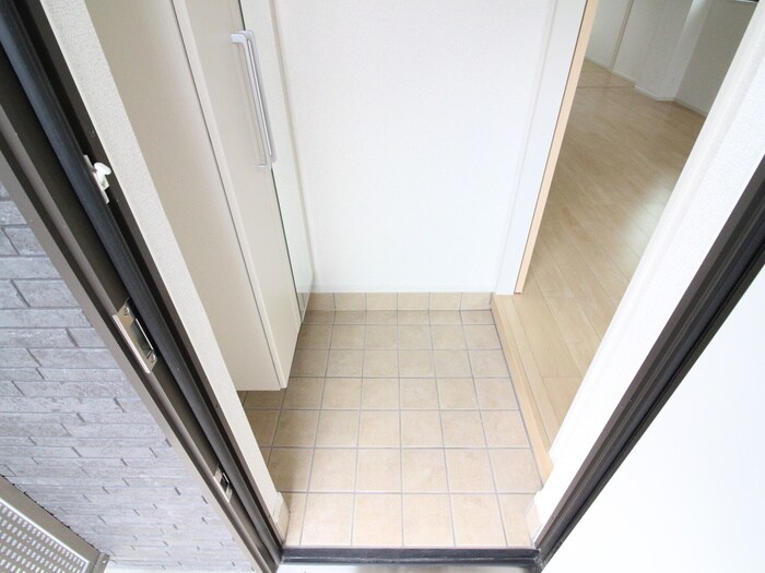 物件内観写真7　(玄関)
