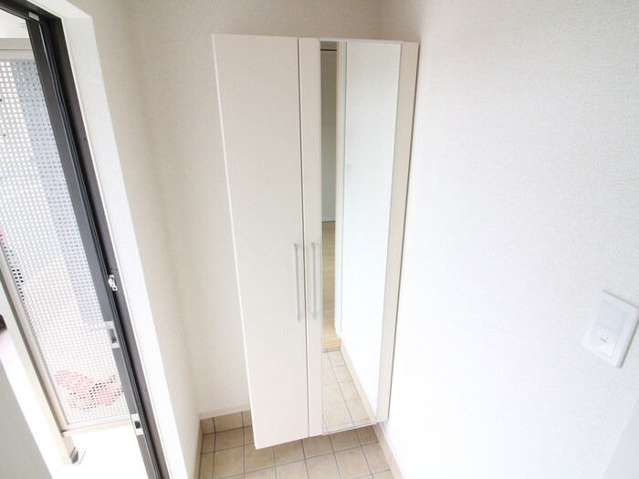 物件内観写真8　(靴箱)