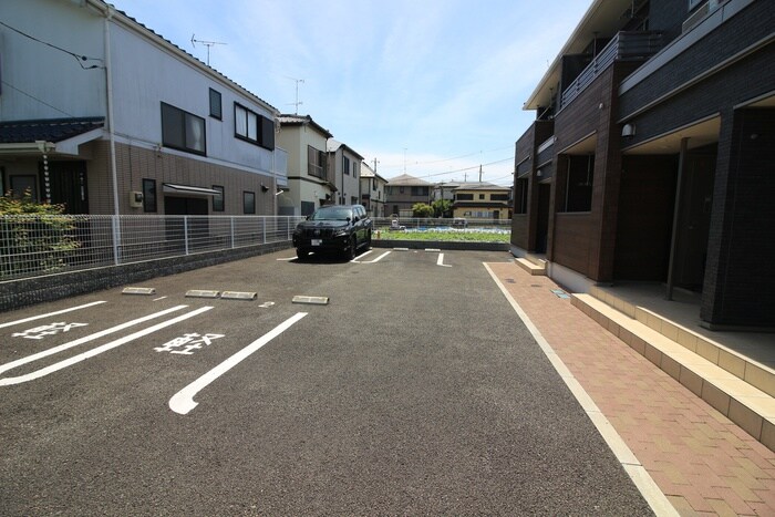 物件外観写真4　(駐車場)