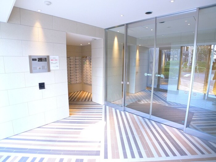 物件外観写真4　(エントランス部分)