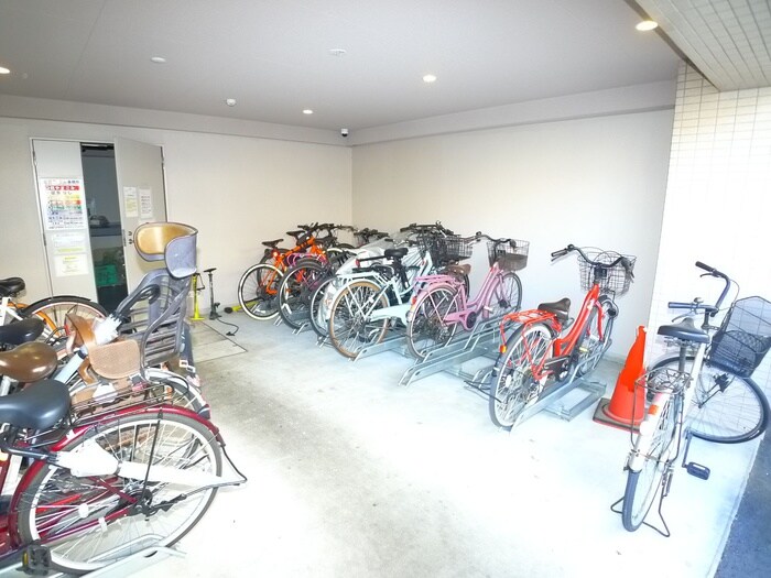 物件外観写真6　(駐輪場)