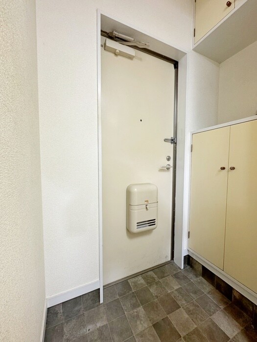 物件内観写真8　(玄関)