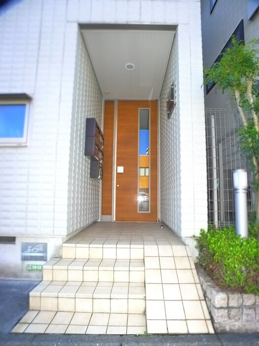 物件外観写真3　(エントランス部分)