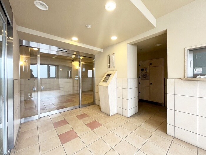 物件外観写真3　(エントランス部分)