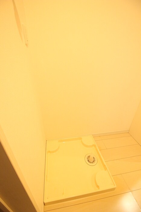 物件内観写真12　(洗濯機置場)